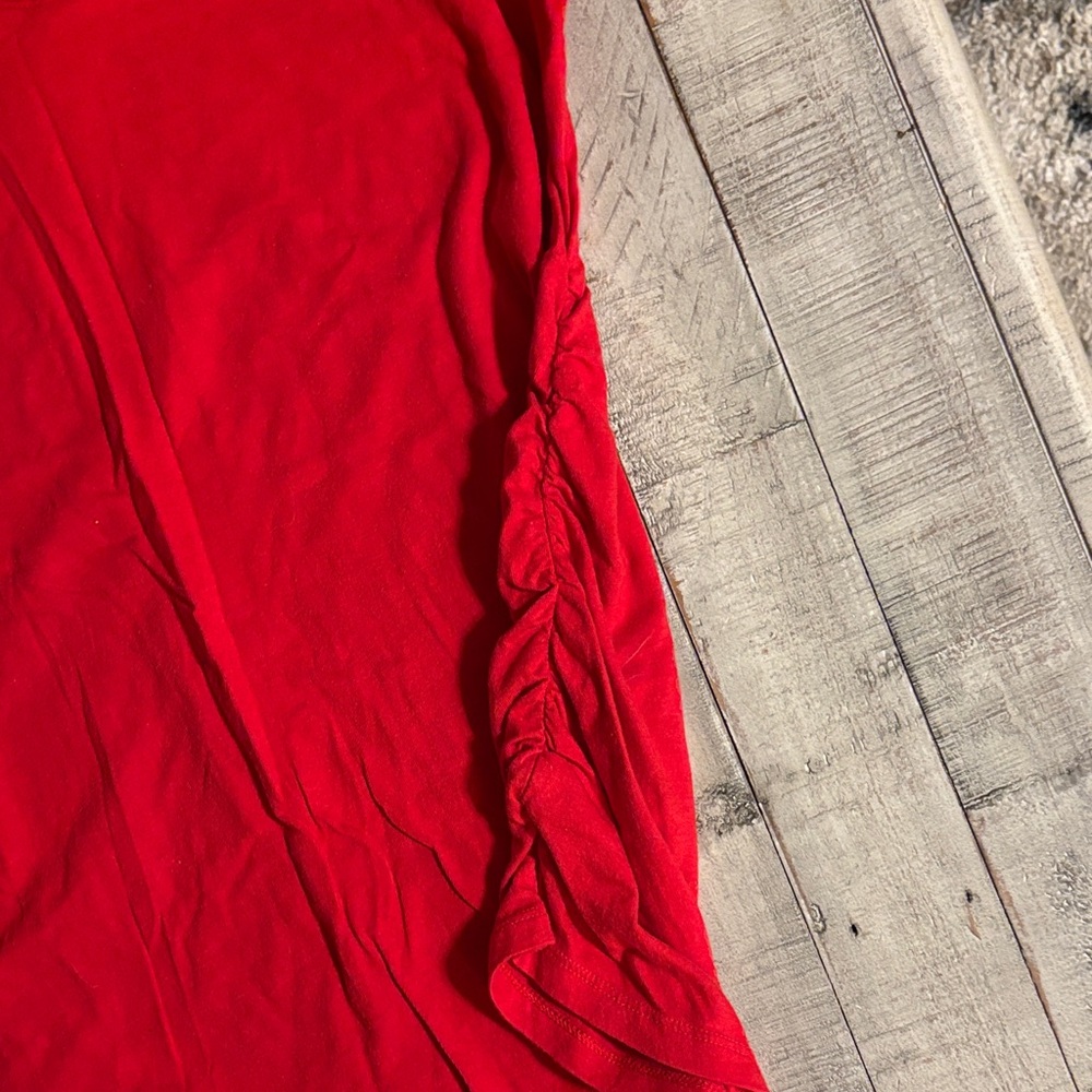 Red V-Neck Maternity Tee - Picture 3 of 3